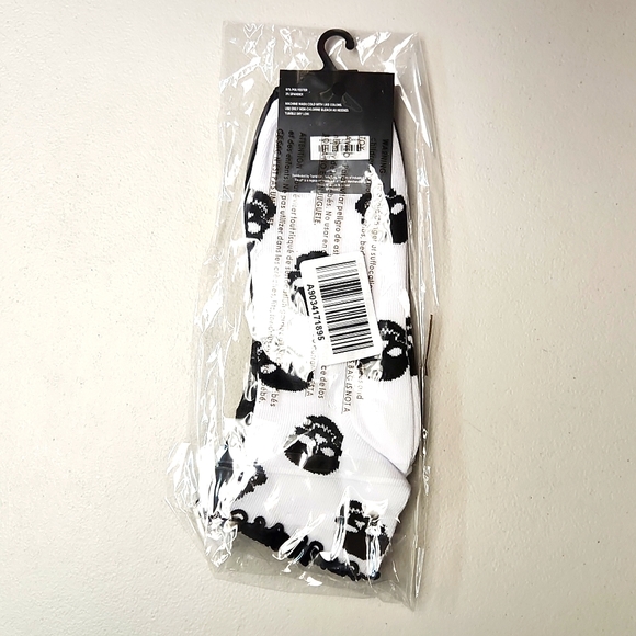 ❤️NWT TORRID WIDE WIDTH - 2 PACK RUFFLE SHORTIE SOCKS - SKULL PRINT - Picture 5 of 10